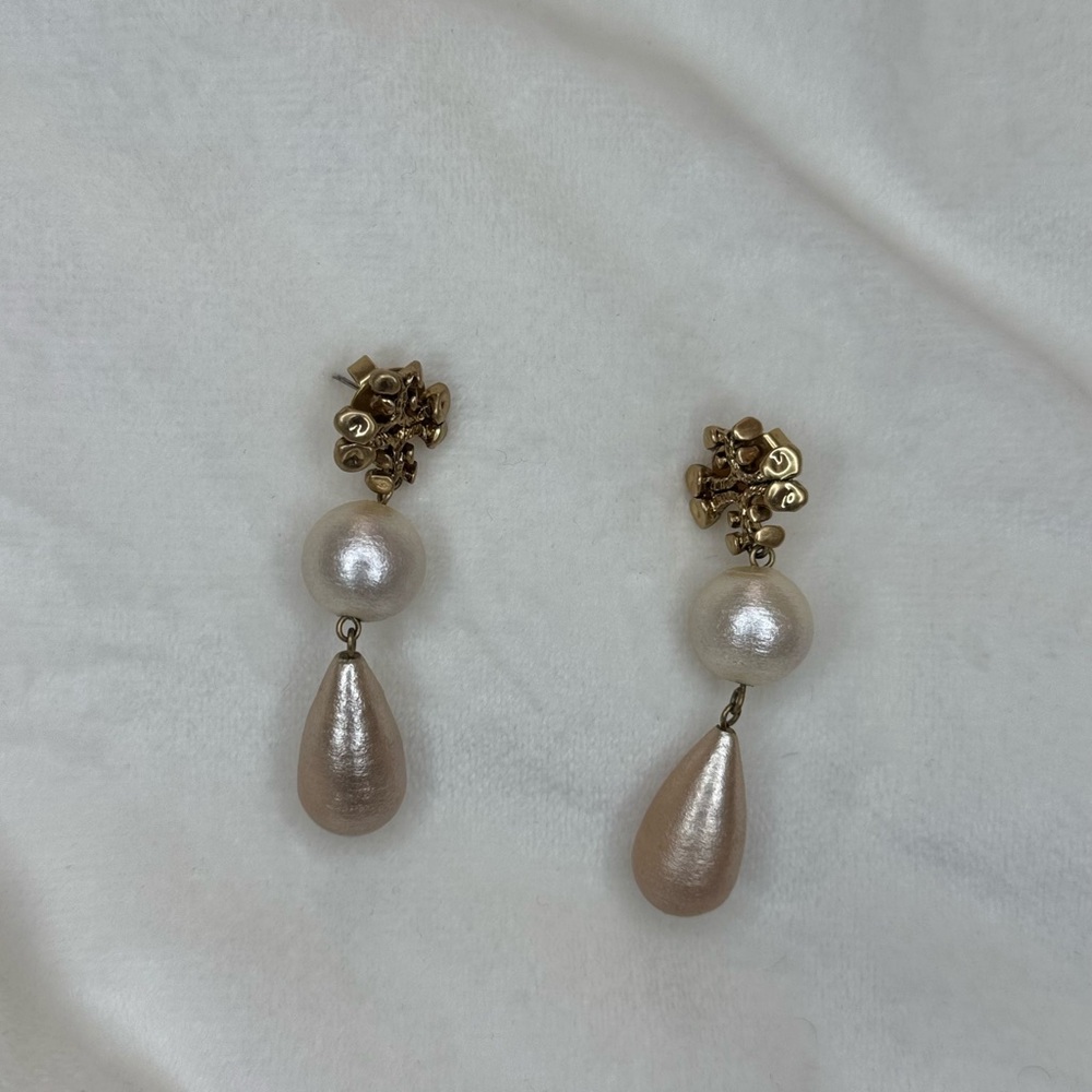 Tory Burch Brutalist Double-Drop Earrings - Antique Light Brass - Picture 5 of 6